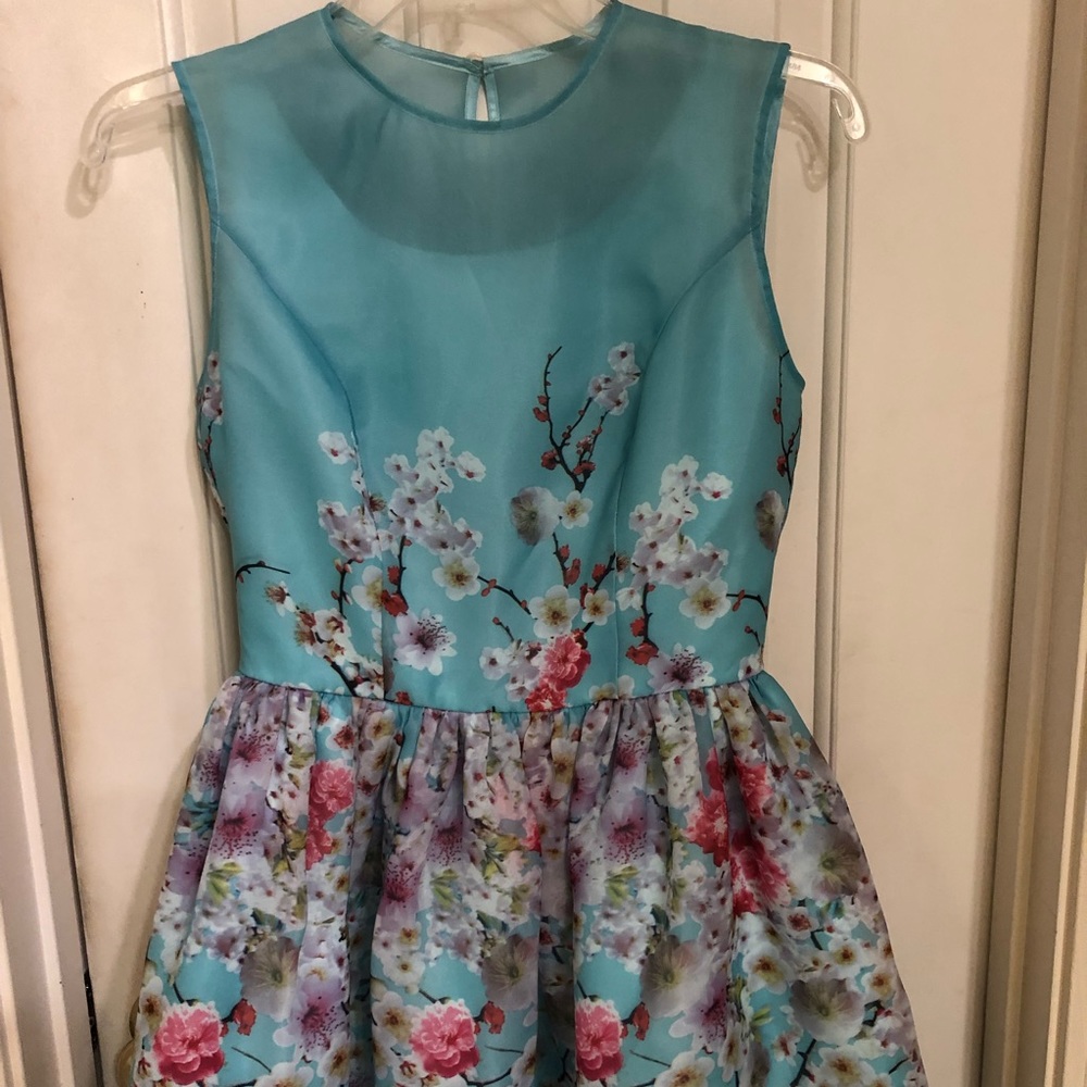 Kevin Howard Marque elegant dress, Beautiful!  Size 2. - Picture 3 of 10